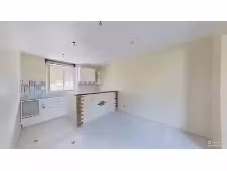 location appartement 2 pièces 33 m² à corbeil-essonnes (91100)  750 €