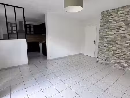 bel appartement de 3 pièces dans une copropriété au calme