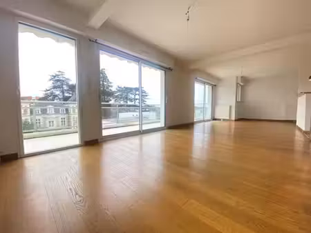 eraudiere - t3 avec terrasse + box