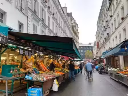 paris xvii - a louer vide - rue poncelet - 3 pièces 54.30 m² - rez-de-chaussee