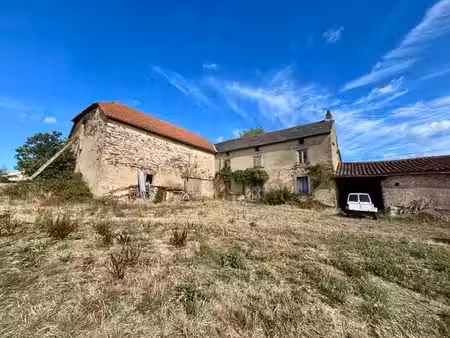corps de ferme à rénover sur 3800 m2 de terrain avec belle vue sur la campagne