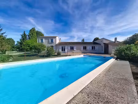 maison saint porchaire - plain pied - piscine