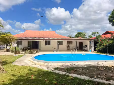 villa t5 avec piscine proche de toutes les commodités