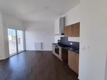 location appartement 4 pièces 83.09 m² à brest (29200)  866 €