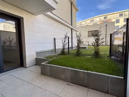 saint-maur - av. louis blanc - a louer vide 2 pieces de 46m² en rez-de-jardin - superbe im