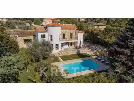 villa avec piscine et terrasse châteauneuf-grasse (06)