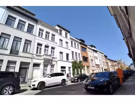 appartement en duplex markgravenbuurt  état neuf  peb b