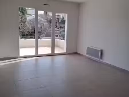 location appartement 3 pièces 60 m² à gréasque (13850)  1 165 €