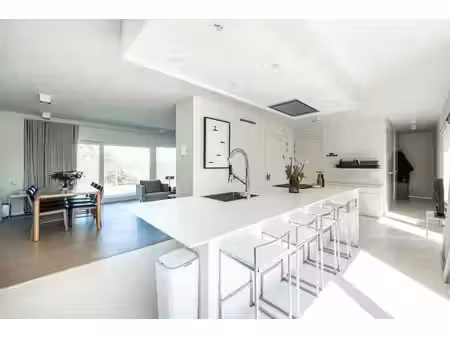 penthouse (2ch/2sdb) avec 2 parking et 150m² de terrasse