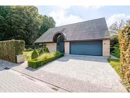 maison individuelle dans un cadre verdoyant