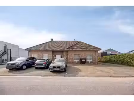bâtiment mixte : maison  loft/bureau et hangar avec bureau à