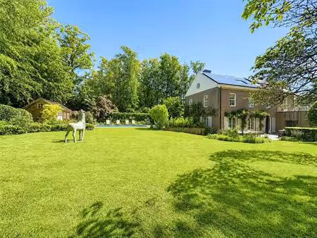 sublime villa avec piscine – quartier bechet