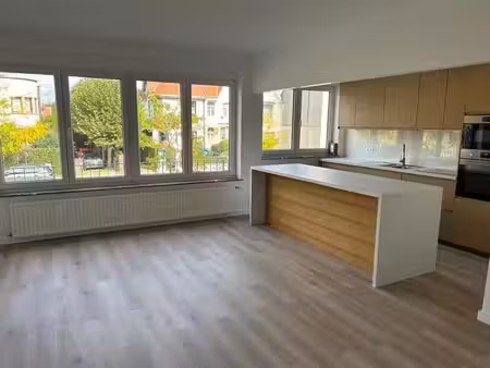 très bel appartement  gare berchem-st-agathe/basilix