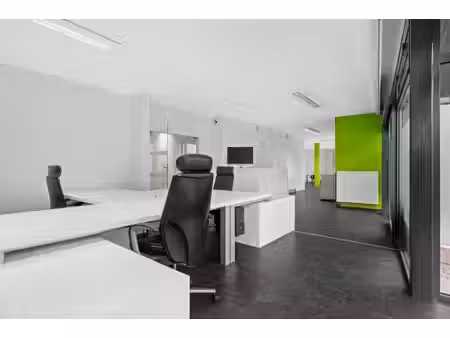 atelier  bureau ou espace de stockage - peutie