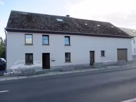 très belle maison 3 façades sur un terrain d’environ 13 ares