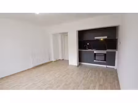 rare- appartement 1 chbre peb b  au calme  hyper ctre marche