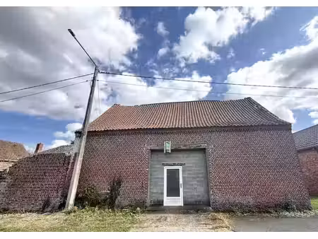 grange spacieuse avec petit jardin