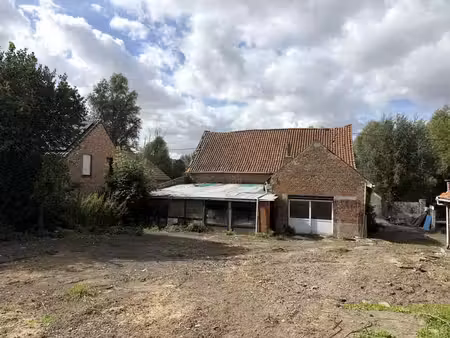 grange spacieuse avec petit jardin