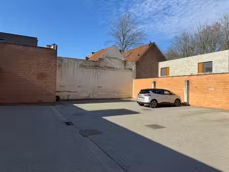 dubbele autostaanplaats aan de grote markt!