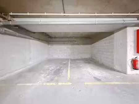 emplacement de parking intérieur à vendre à uccle!