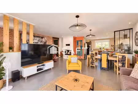 maison familiale de plain-pied – 130 m² – 4 chambres – terrain 705 m² – garage indépendant