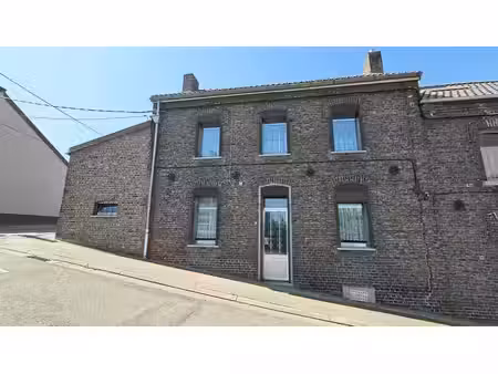 maison à rénover + beau jardin et 2 garages