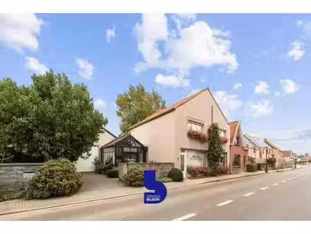 unieke halfopen woning met garage  ruime loods en fenomen...