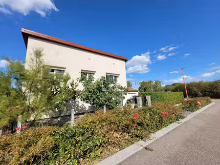 pavillon individuelle avec 2 chambres  jardin  double garage