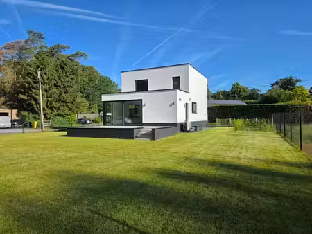 villa entièrement rénovée avec peb a sur 867 m²