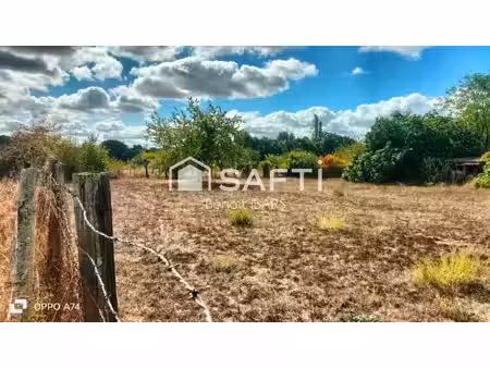 un terrain clos non constructible  de loisir avec eau de la ville puits et arbres
