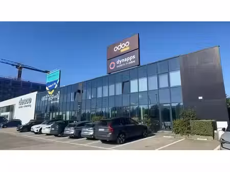 espace de bureau classé à louer avec visibilité le long de