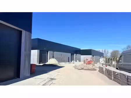 petit entrepôt à louer dans le parc d'entreprises de herzel