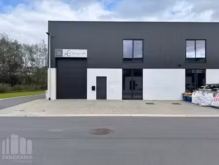 magazijnruimte van 207 m² vlakbij de r4 te zelzate