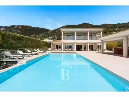 villa de luxe à vendre dans le quartier résidence des îles