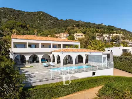 villa de luxe à vendre dans le quartier résidence des îles