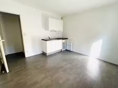 location appartement 1 pièce 24.65 m² à amiens (80000)  496 €