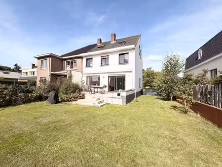 très jolie maison trois facades 6ch/3sdb