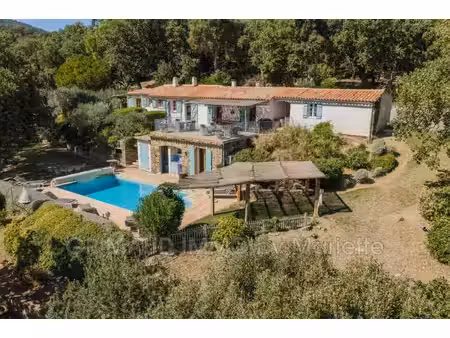 maison de luxe à vendre à la garde-freinet