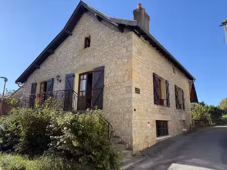 maison de bourg en pierre avec terrain et dépendances