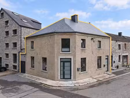 dans le village d'emptinne cette double maison avec garage