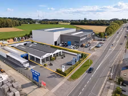 showroom & atelier ± 850 m² — emplacement premium chaussée d