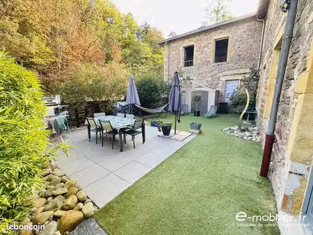 maison 8 pièces 228 m²