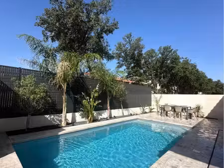 villa contemporaine de plain-pied thuir avec piscine