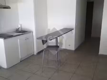 location appartement 1 pièce 26 m² à marseille 11ème (13011)  565 €