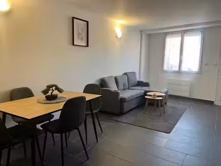 location meublée appartement 2 pièces 45 m² à bourges (18000)  590 €