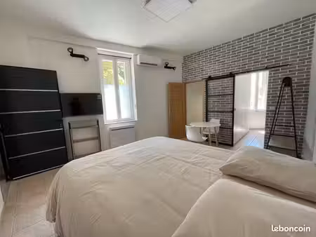 appartement entièrement rénové  climatisé cadenet hypercentre