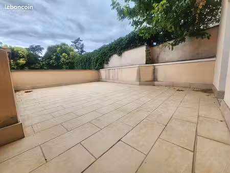 t3 haut de gamme de 70 m² avec terrasse de 30 m² + stationnement