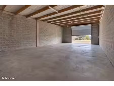 location dépôt / box / bâtiment