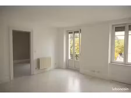 spacieux et bel appartement 2/3 pièces (1 chambre + 1 bureau/dressing)