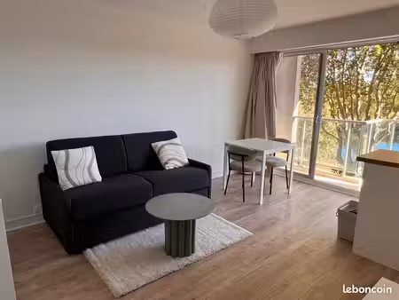 studio meublé lumineux avec balcon